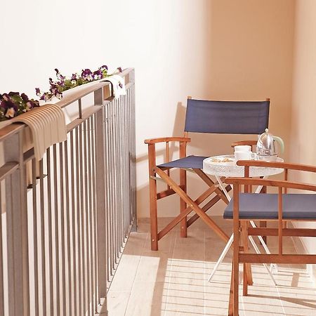 Apartments Villa Bougainville San Felice del Benaco Exterior photo